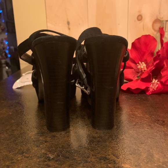 🌈 Soho Labs Heels - Picture 3 of 6